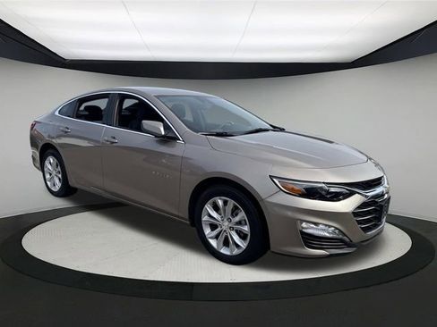 Used 2025 Chevrolet Malibu LT image 4