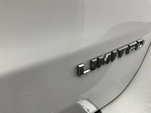 Used 2018 Jeep Grand Cherokee Limited image 27