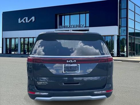 Used 2024 Kia Carnival EX FWD image 9