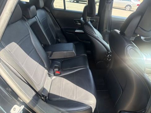 Used 2024 Mercedes-Benz GLC 300 4MATIC image 17