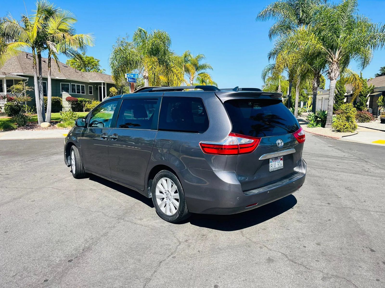 Used 2017 Toyota Sienna Limited FWD image 22