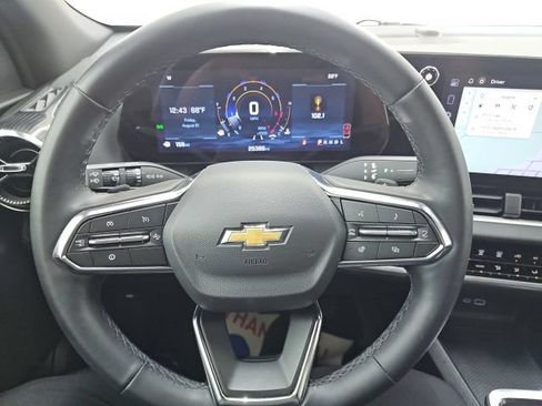 Used 2026 Chevrolet Equinox LT FWD image 5