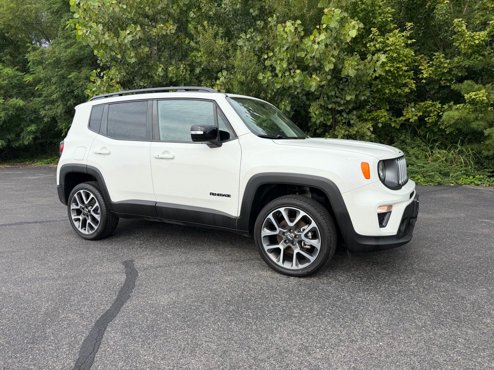 Used 2022 Jeep Renegade Limited w/ Sun, Sound & Wheels Group AWD/4WD image 2