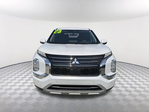 Used 2023 Mitsubishi Outlander SE FWD image 2