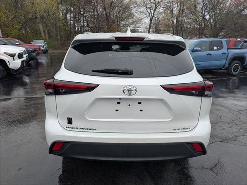 Certified 2024 Toyota Highlander XLE AWD/4WD image 7