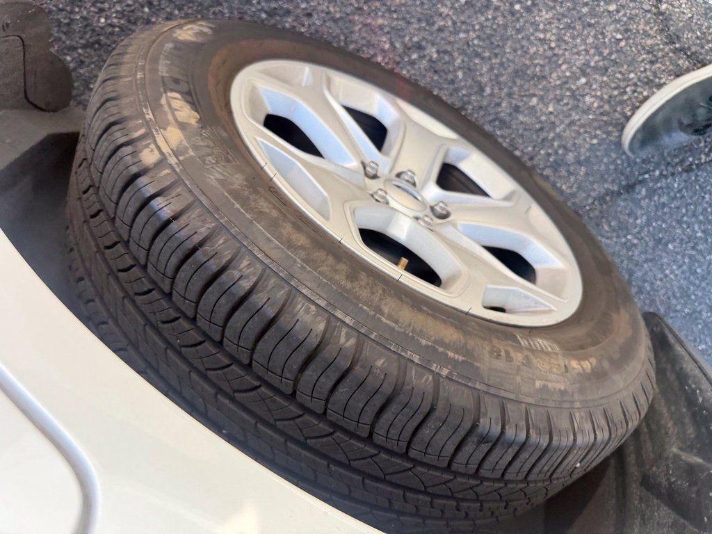 Used 2012 Ford Edge SEL FWD image 6