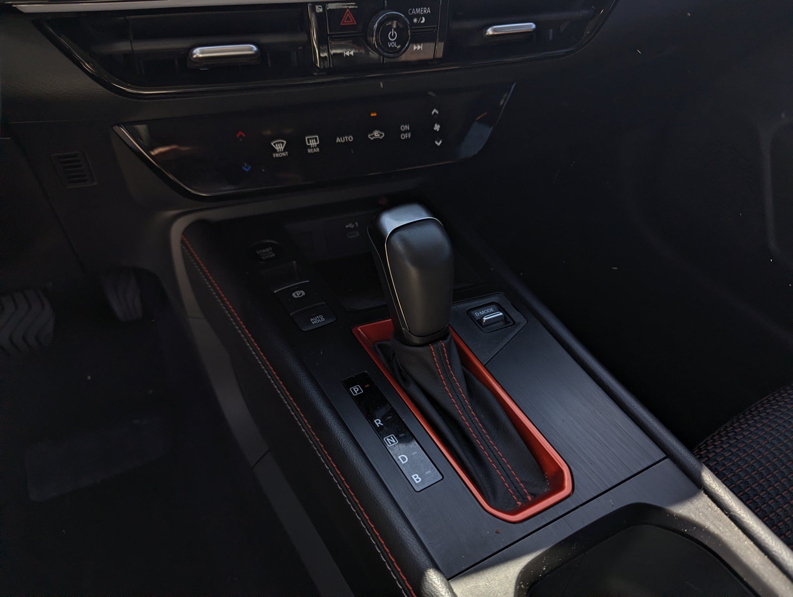 Used 2025 Nissan Kicks SR FWD image 11