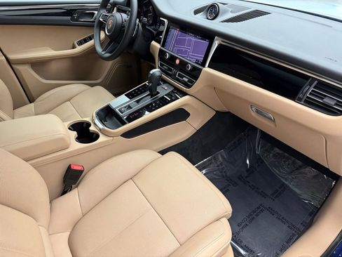 Used 2025 Porsche Macan image 33