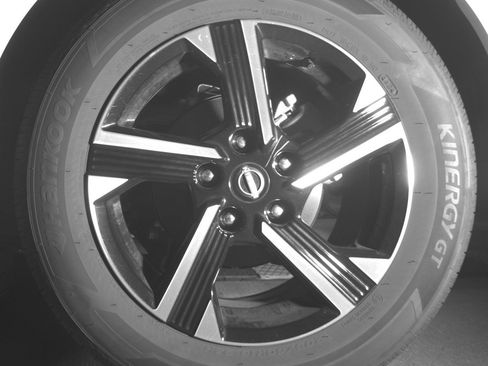 Used 2025 Nissan Sentra SV image 14