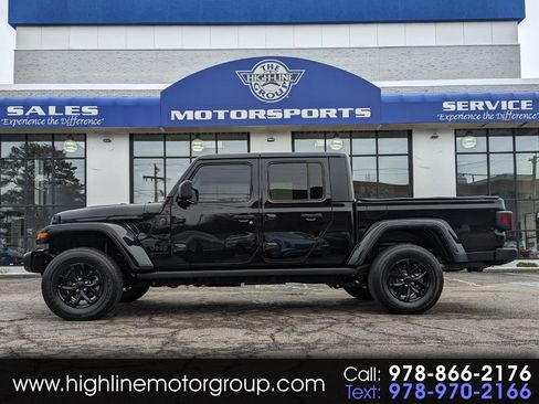 Used 2022 Jeep Gladiator Sport image 1