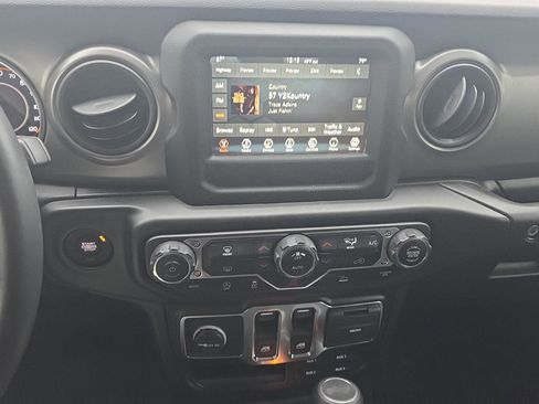 Used 2022 Jeep Wrangler Sport S image 4