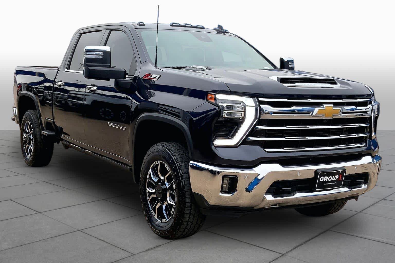 Used 2024 Chevrolet Silverado 2500 LTZ w/ LTZ Convenience Package AWD/4WD image 3