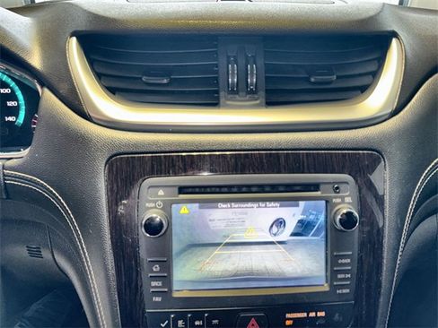 Used 2017 Chevrolet Traverse LT image 17