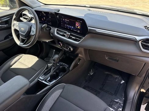 Used 2025 Chevrolet TrailBlazer LT FWD image 18