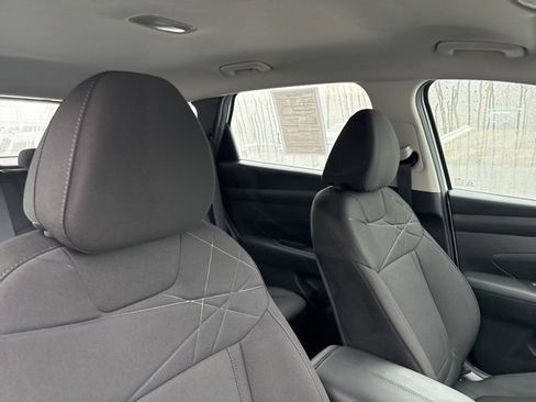 Used 2025 Hyundai Tucson SE image 28