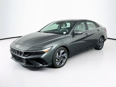 Used 2025 Hyundai Elantra Limited FWD image 3