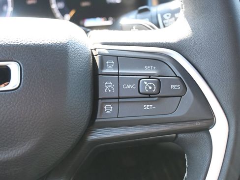 New 2025 Jeep Grand Cherokee Altitude image 14