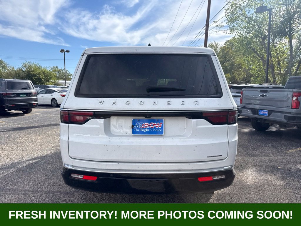 Used 2024 Jeep Wagoneer L Series II w/ Flexible Seating Group RWD image 3