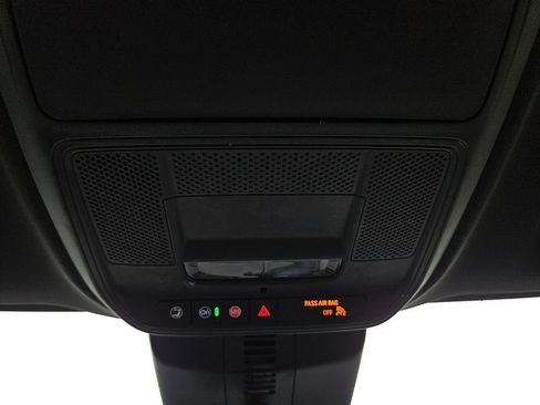 Used 2024 Chevrolet Traverse LT image 27