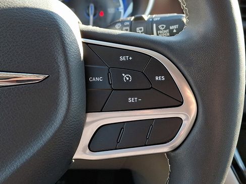 Used 2023 Chrysler Voyager LX FWD image 22