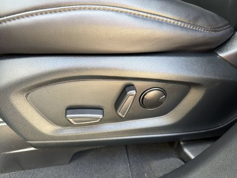 Certified 2022 Ford Explorer XLT w/ Equipment Group 202A RWD image 22