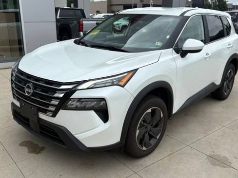 Used 2025 Nissan Rogue SV AWD/4WD image 3