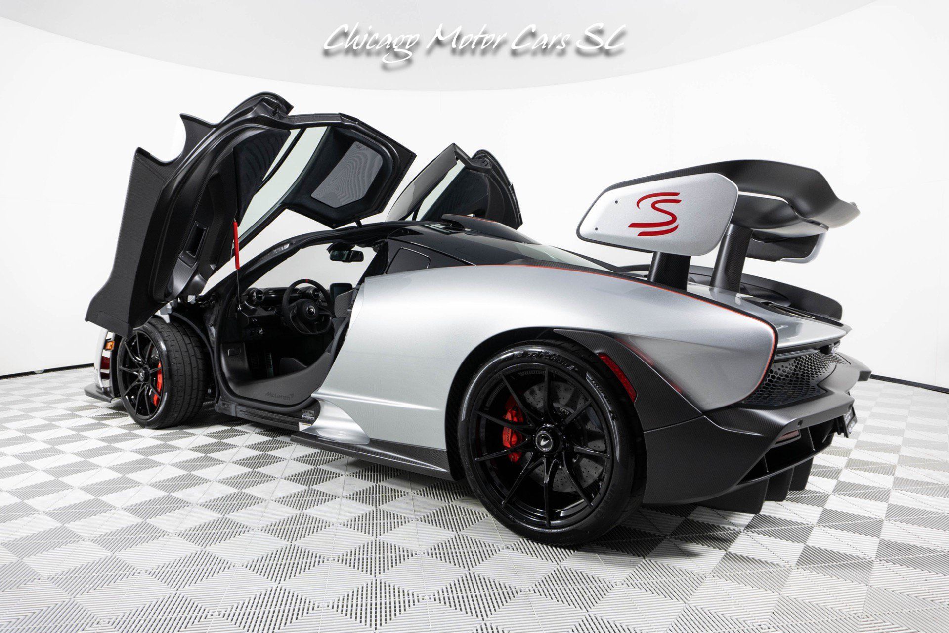 Used 2019 McLaren Senna RWD image 32