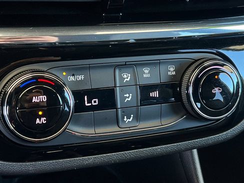 Used 2025 Buick Envista Sport Touring FWD image 27