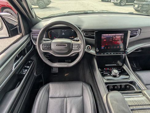 Used 2024 Jeep Wagoneer Series II w/ Flexible Seating Group image 17