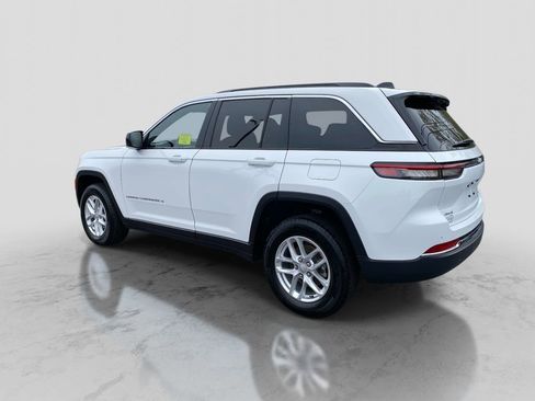 Certified 2025 Jeep Grand Cherokee Laredo X AWD/4WD image 3