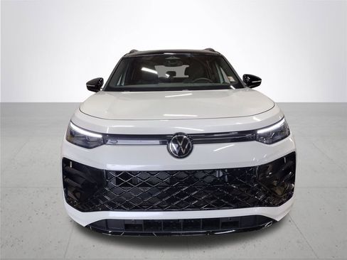 New 2025 Volkswagen Tiguan SE R-Line image 4