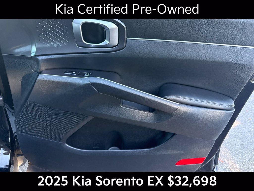 Certified 2025 Kia Sorento EX w/ Panoramic Sunroof Package AWD/4WD image 21