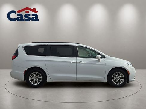 Used 2022 Chrysler Pacifica Touring-L FWD image 6