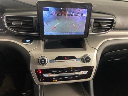 Used 2022 Ford Explorer XLT w/ Equipment Group 202A image 28