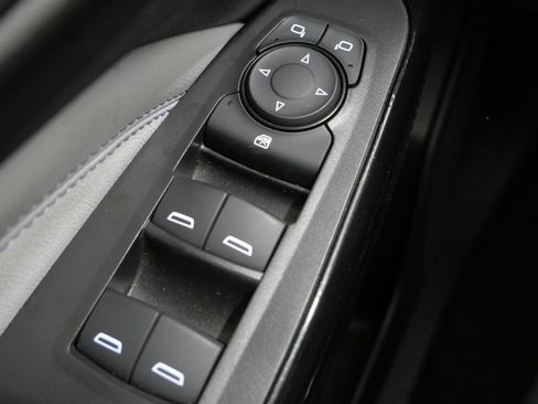 Used 2025 Chevrolet Trax LT FWD image 13