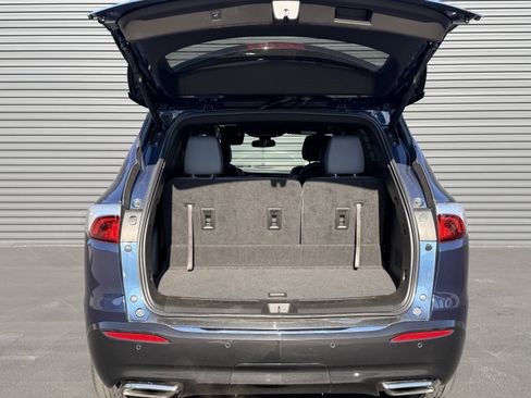 Used 2023 Buick Enclave Essence w/ Experience Buick Package FWD image 11