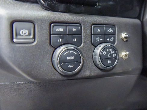 Used 2023 Chevrolet Silverado 1500 ZR2 w/ Technology Package image 13