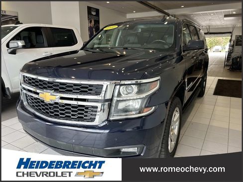 Used 2020 Chevrolet Suburban LT w/ Luxury Package AWD/4WD image 6