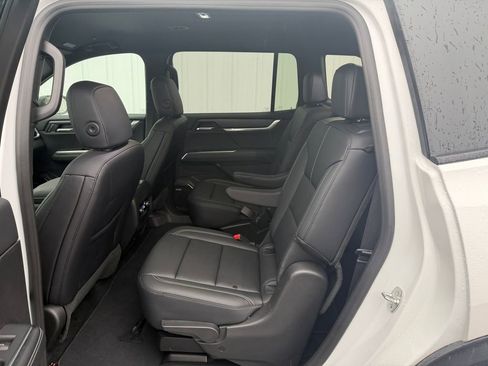 Used 2026 GMC Acadia Elevation w/ Elevation Premium Package image 4