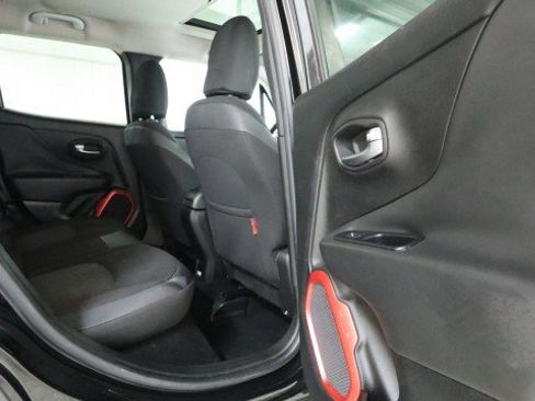 Used 2015 Jeep Renegade Trailhawk AWD/4WD image 11