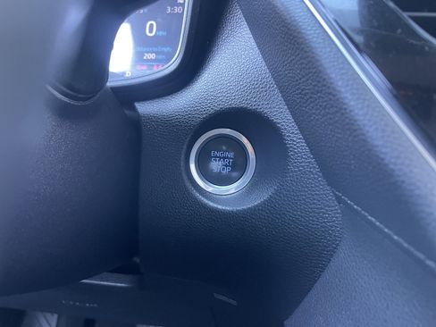 Used 2022 Toyota Corolla Cross LE image 31