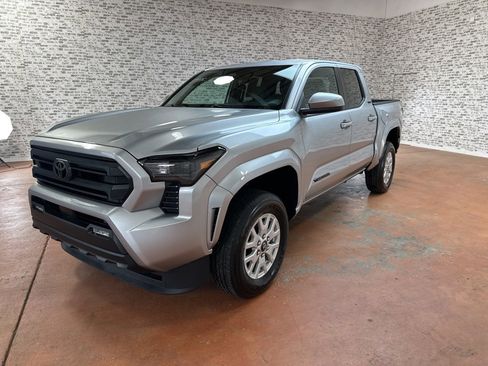Used 2024 Toyota Tacoma SR5 image 3
