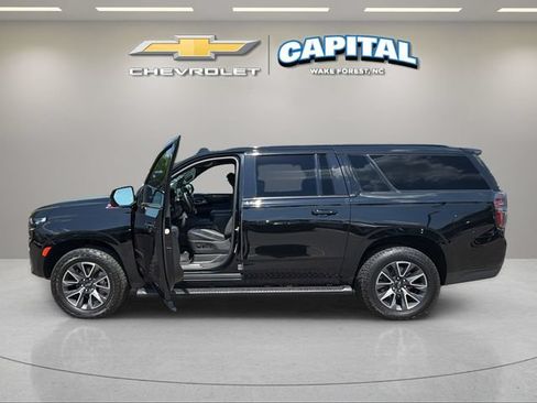 Used 2023 Chevrolet Suburban Z71 w/ Luxury Package AWD/4WD image 9