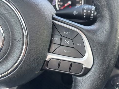 Used 2018 Jeep Renegade Latitude w/ Cold Weather Group AWD/4WD image 24