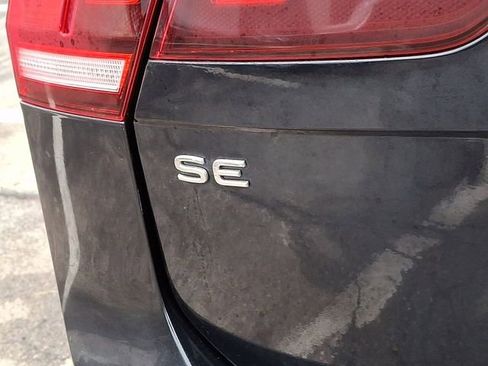 Used 2022 Volkswagen Tiguan SE R-Line image 32