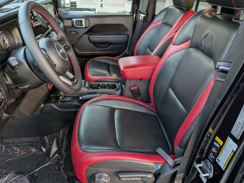 Used 2024 Jeep Gladiator Rubicon w/ Technology Group image 21