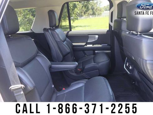Used 2025 Ford Expedition Platinum AWD/4WD image 32
