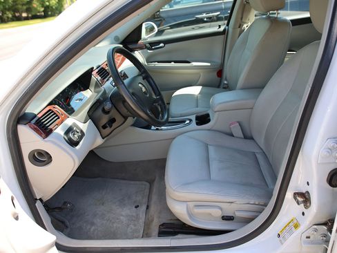 Used 2010 Chevrolet Impala LT w/ Luxury Edition Package FWD image 15