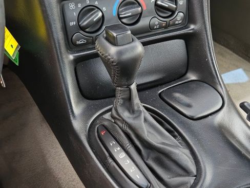 Used 2001 Chevrolet Corvette Coupe RWD image 11