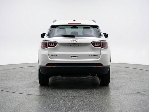 Used 2025 Jeep Compass Latitude AWD/4WD image 7